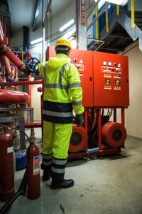 Brandschutzingenieur 4 Brandschutzbeauftragte / Brandschutzbevollmächtigte übernehmen wichtige Funktionen innerhalb des betrieblichen Brandschutzes.