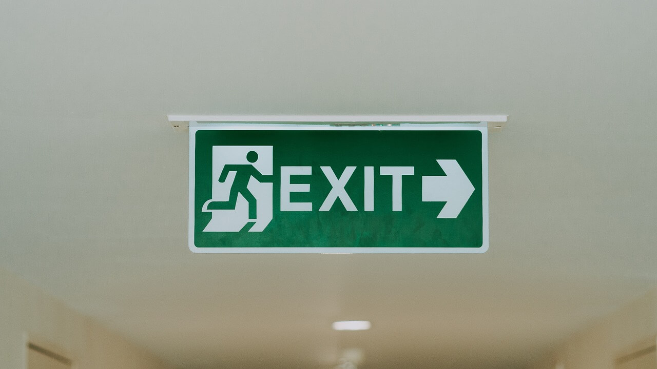 Notfallmanagement 1 Exit Zeichen als Hinweis/Ausweg zum Notfallmanagment